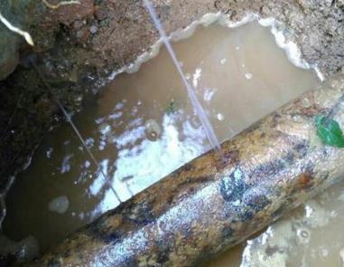 三台楼顶渗水维修公司分享下地暖漏水的原因及检测方法。